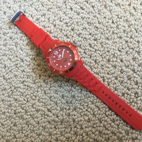 Silicone band diver style watch - Picture 2 of 3